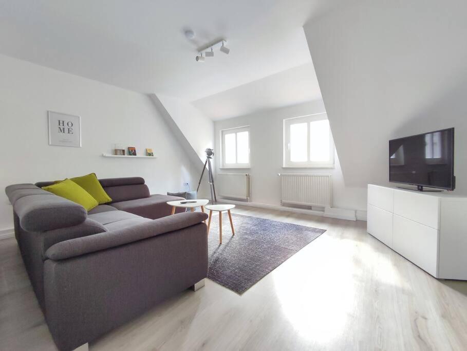 'bright 1' Innenstadtlage, Ruhige, Schoene, Helle 3zkb Wlan Apartment